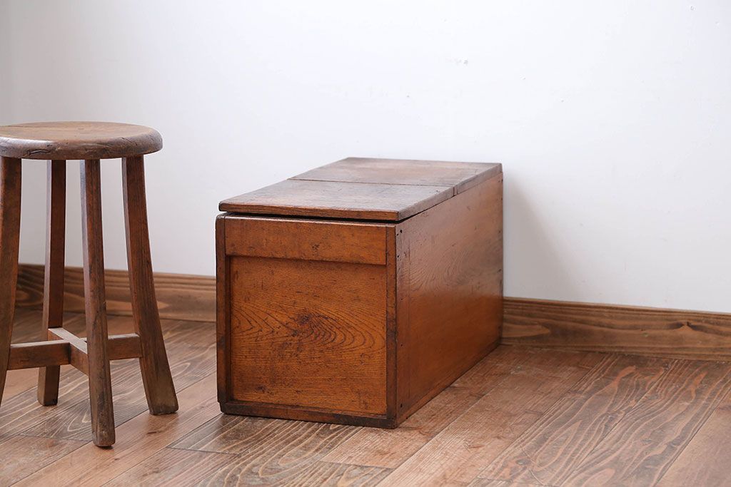 アンティーク雑貨　アンティーク　古い木製のナチュラルな収納箱