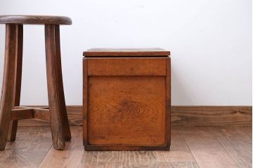 アンティーク雑貨　アンティーク　古い木製のナチュラルな収納箱