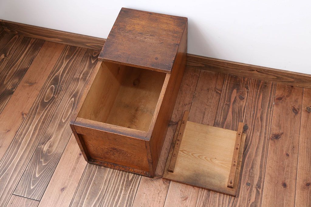 アンティーク雑貨　アンティーク　古い木製のナチュラルな収納箱