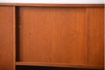 ヴィンテージ家具　北欧ビンテージ　チーク材のシンプルでおしゃれなサイドボード