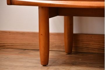 ヴィンテージ家具　北欧ビンテージ　チーク材のシンプルでおしゃれなサイドボード