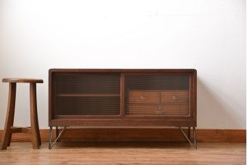 アンティーク家具　アンティーク　モールガラス入り!古い桐材の鉄脚付きローボード