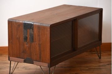 アンティーク家具　アンティーク　モールガラス入り!古い桐材の鉄脚付きローボード