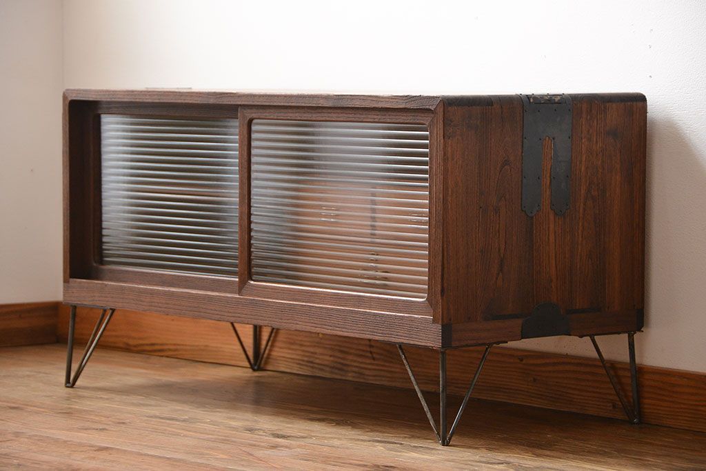 アンティーク家具　アンティーク　モールガラス入り!古い桐材の鉄脚付きローボード