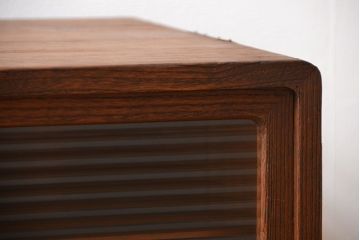 アンティーク家具　アンティーク　モールガラス入り!古い桐材の鉄脚付きローボード