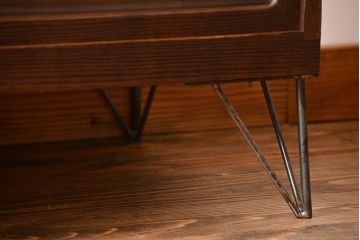 アンティーク家具　アンティーク　モールガラス入り!古い桐材の鉄脚付きローボード