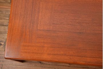 ヴィンテージ家具　北欧ビンテージ デンマーク製　Vejle Stole & Mobelfabrik社 古いチーク材のシンプルなセンターテーブル