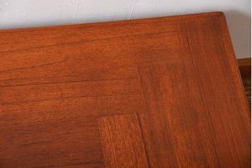 ヴィンテージ家具　北欧ビンテージ デンマーク製　Vejle Stole & Mobelfabrik社 古いチーク材のシンプルなセンターテーブル