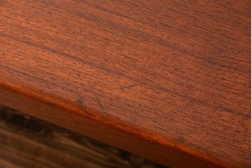 ヴィンテージ家具　北欧ビンテージ デンマーク製　Vejle Stole & Mobelfabrik社 古いチーク材のシンプルなセンターテーブル