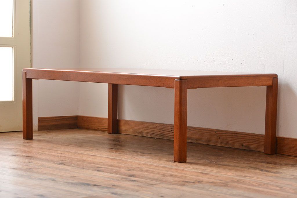 ヴィンテージ家具　北欧ビンテージ デンマーク製　Vejle Stole & Mobelfabrik社 古いチーク材のシンプルなセンターテーブル