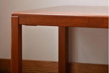 ヴィンテージ家具　北欧ビンテージ デンマーク製　Vejle Stole & Mobelfabrik社 古いチーク材のシンプルなセンターテーブル