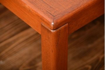 ヴィンテージ家具　北欧ビンテージ デンマーク製　Vejle Stole & Mobelfabrik社 古いチーク材のシンプルなセンターテーブル