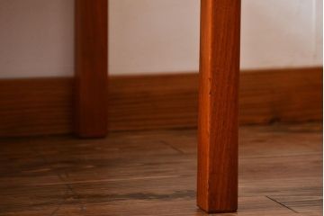 ヴィンテージ家具　北欧ビンテージ デンマーク製　Vejle Stole & Mobelfabrik社 古いチーク材のシンプルなセンターテーブル