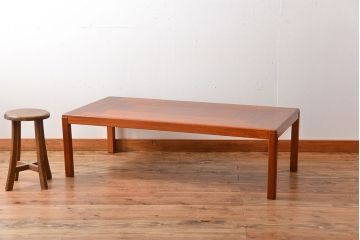 ヴィンテージ家具　北欧ビンテージ デンマーク製　Vejle Stole & Mobelfabrik社 古いチーク材のシンプルなセンターテーブル