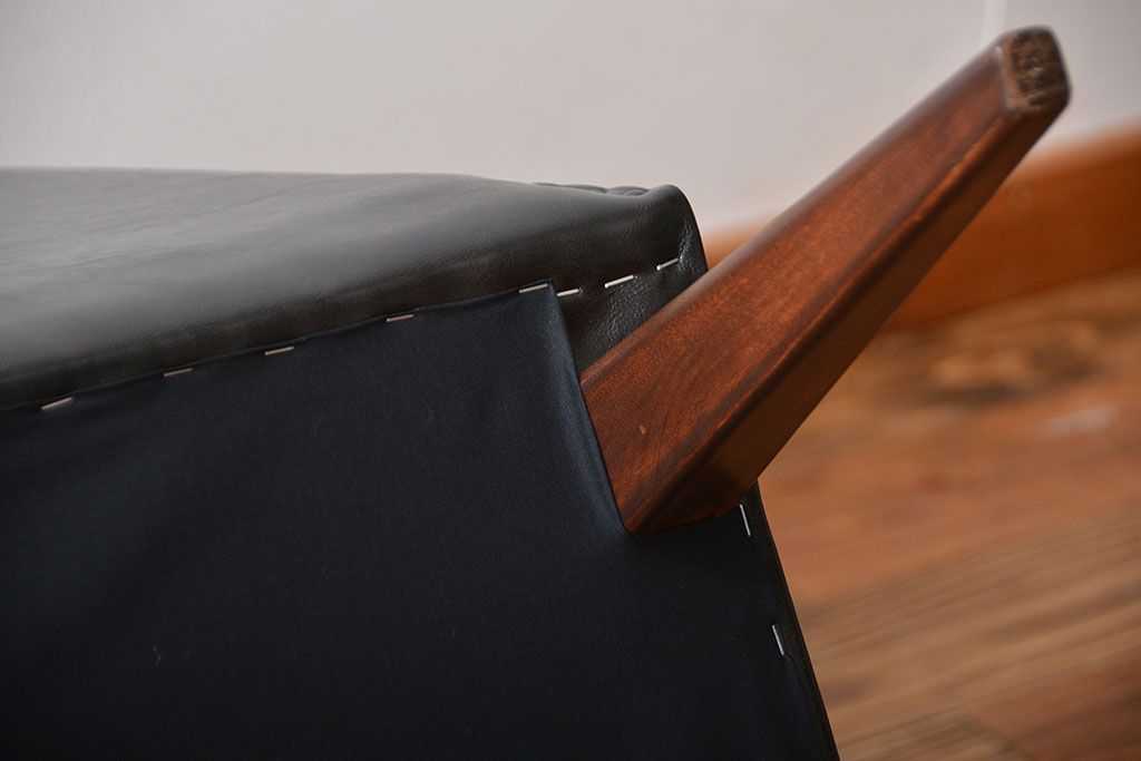 アンティーク家具　アンティーク　スタイリッシュでおしゃれな1人掛けアームソファ(2)