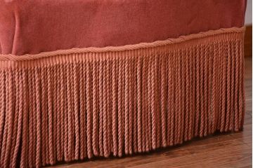 アンティーク家具　イギリスアンティーク　フリンジ付き1人掛けソファ