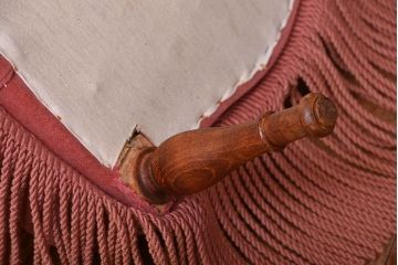 アンティーク家具　イギリスアンティーク　フリンジ付き1人掛けソファ