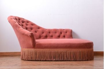 アンティーク家具　イギリスアンティーク　フリンジ付きカウチソファ