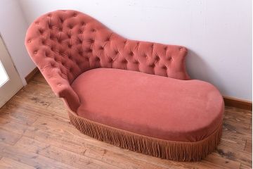 アンティーク家具　イギリスアンティーク　フリンジ付きカウチソファ