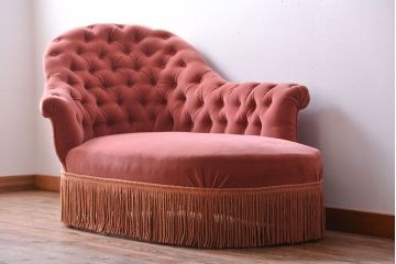 アンティーク家具　イギリスアンティーク　フリンジ付きカウチソファ