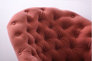 アンティーク家具　イギリスアンティーク　フリンジ付きカウチソファ