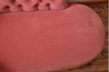 アンティーク家具　イギリスアンティーク　フリンジ付きカウチソファ