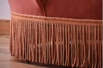 アンティーク家具　イギリスアンティーク　フリンジ付きカウチソファ