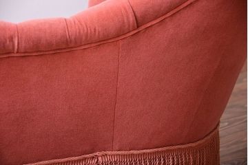 アンティーク家具　イギリスアンティーク　フリンジ付きカウチソファ