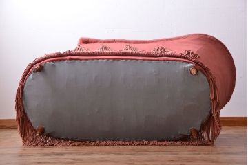 アンティーク家具　イギリスアンティーク　フリンジ付きカウチソファ