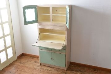 ヴィンテージ家具　イギリスビンテージ　メルヘンチックなかわいいキッチンキャビネット