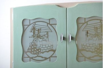 ヴィンテージ家具　イギリスビンテージ　メルヘンチックなかわいいキッチンキャビネット