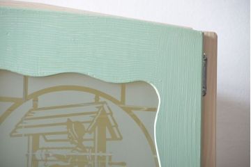 ヴィンテージ家具　イギリスビンテージ　メルヘンチックなかわいいキッチンキャビネット