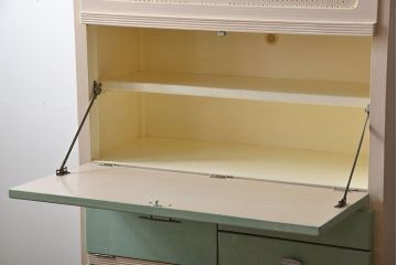 ヴィンテージ家具　イギリスビンテージ　メルヘンチックなかわいいキッチンキャビネット