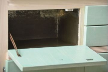 ヴィンテージ家具　イギリスビンテージ　メルヘンチックなかわいいキッチンキャビネット
