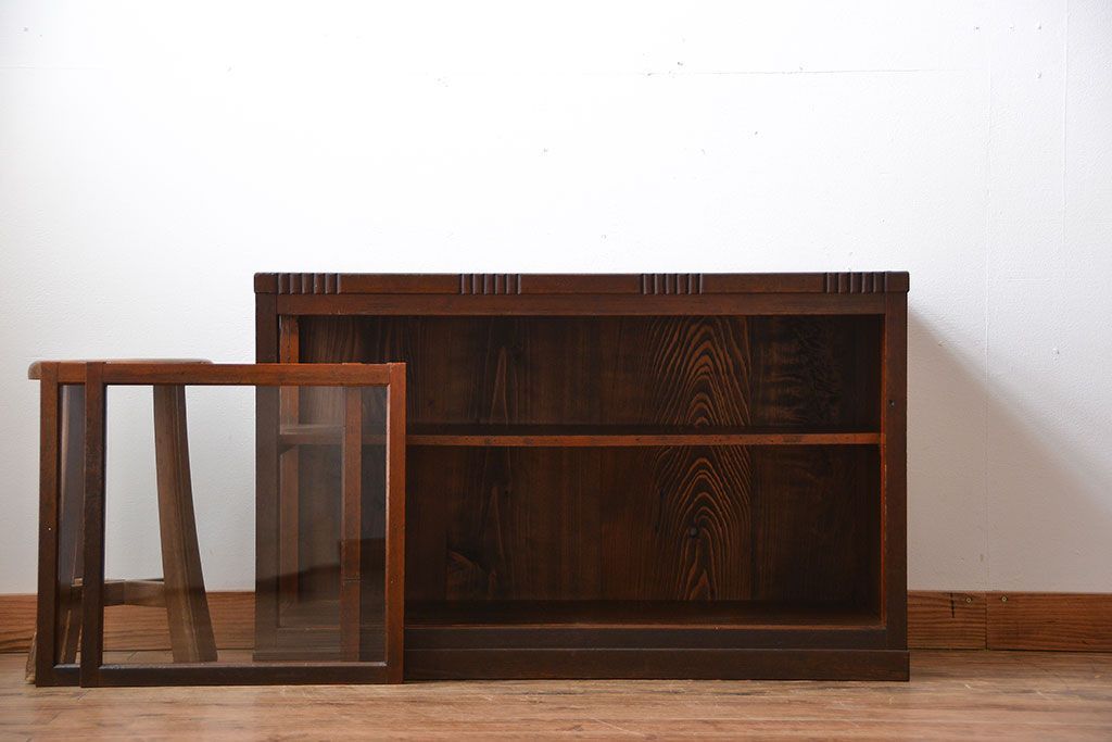 アンティーク家具　アンティーク　古い木製のガラス引き戸収納棚