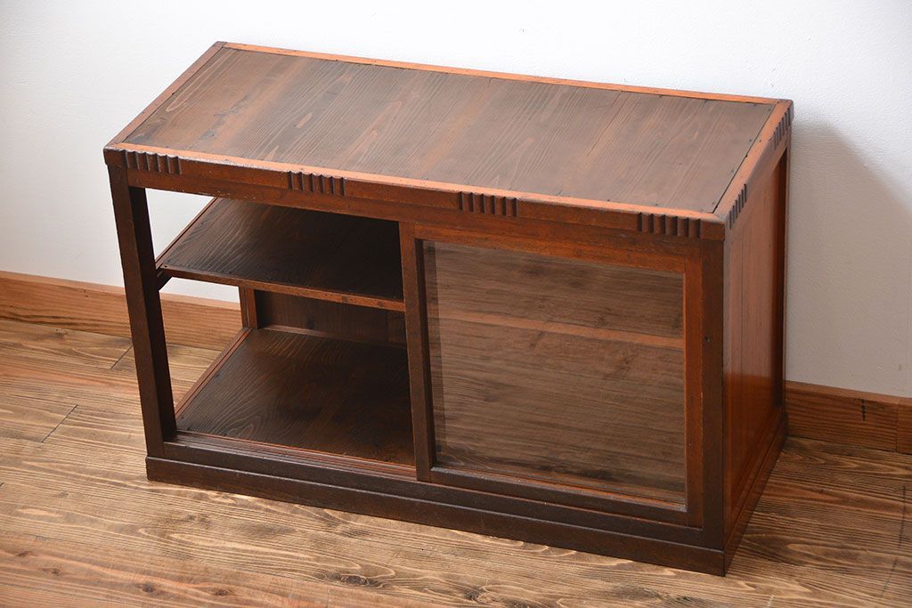 アンティーク家具　アンティーク　古い木製のガラス引き戸収納棚