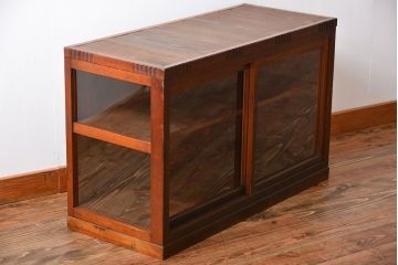 アンティーク家具　アンティーク　古い木製のガラス引き戸収納棚