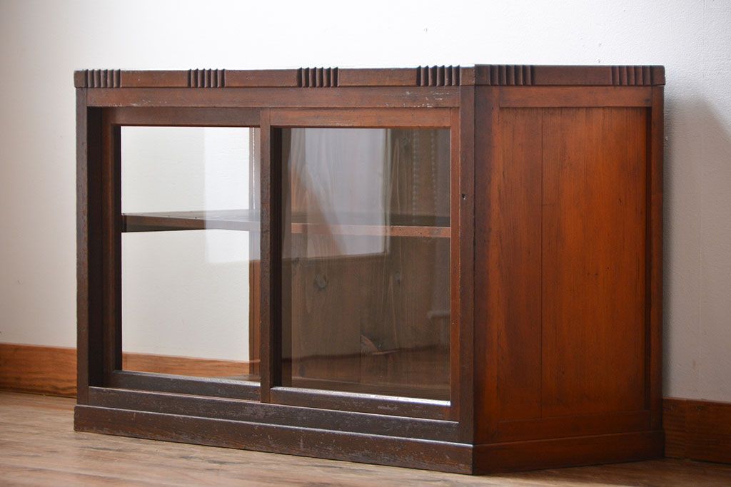 アンティーク家具　アンティーク　古い木製のガラス引き戸収納棚