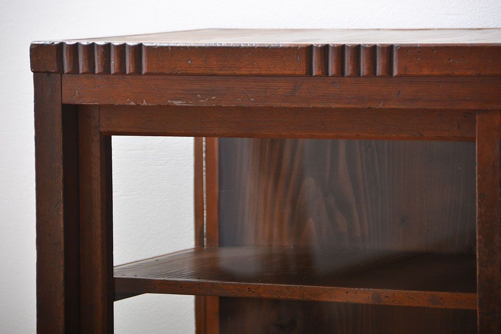 アンティーク家具　アンティーク　古い木製のガラス引き戸収納棚