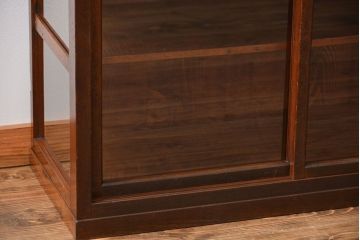 アンティーク家具　アンティーク　古い木製のガラス引き戸収納棚