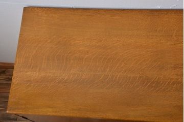 ヴィンテージ家具　北欧ビンテージ　おしゃれな脚付き収納