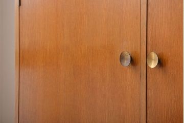 ヴィンテージ家具　北欧ビンテージ　おしゃれな脚付き収納