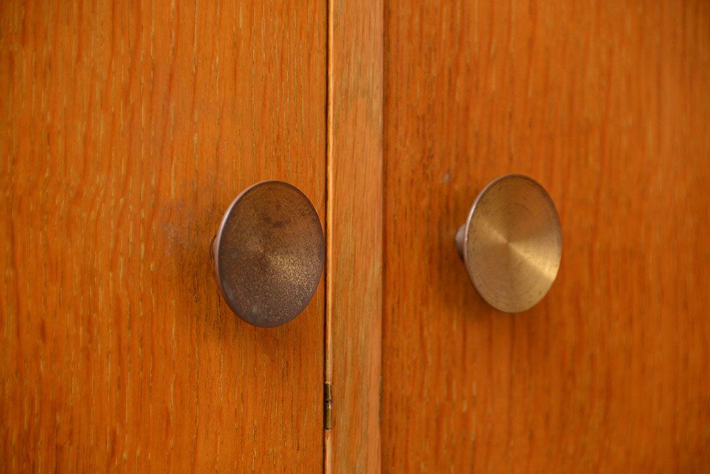 ヴィンテージ家具　北欧ビンテージ　おしゃれな脚付き収納