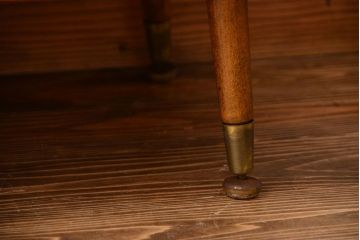 ヴィンテージ家具　北欧ビンテージ　おしゃれな脚付き収納