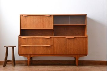 ヴィンテージ家具　北欧ビンテージ　シンプルでおしゃれなサイドボード