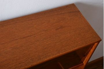 ヴィンテージ家具　北欧ビンテージ　シンプルでおしゃれなサイドボード