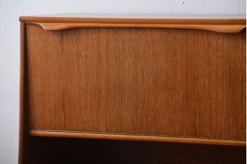 ヴィンテージ家具　北欧ビンテージ　シンプルでおしゃれなサイドボード