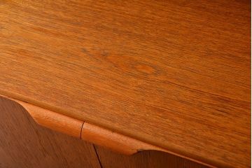 ヴィンテージ家具　北欧ビンテージ　シンプルでおしゃれなサイドボード