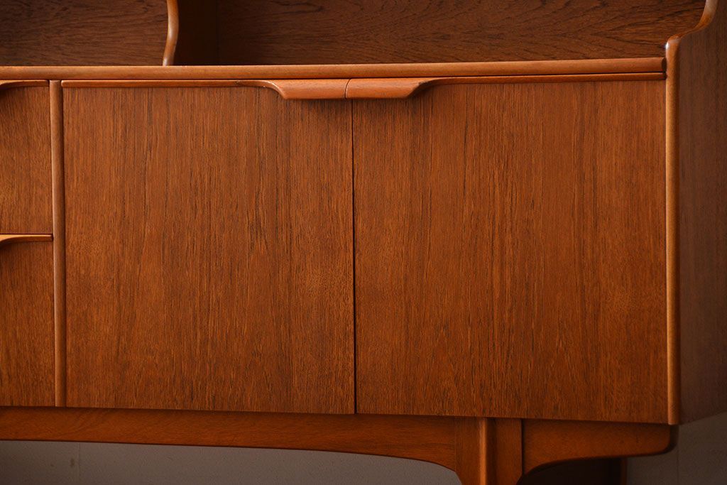 ヴィンテージ家具　北欧ビンテージ　シンプルでおしゃれなサイドボード