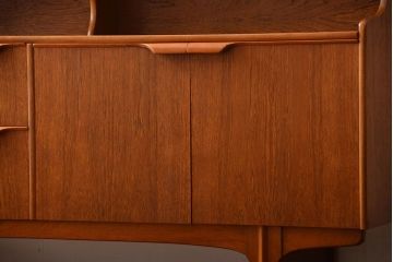 ヴィンテージ家具　北欧ビンテージ　シンプルでおしゃれなサイドボード